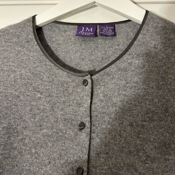 Cashmere sweather set,Grey,Large, NWOT,smoke/pet free home. - Picture 6 of 8
